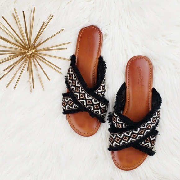 Universal Thread Shoes - 🌼Host Pick🌼Universal Thread Woven Boho Sandal
